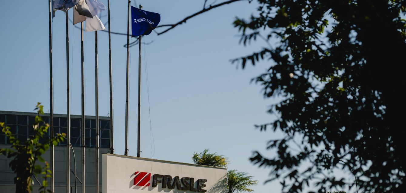 fm-bandeira-alexbattistel-site-3a4f3e16.jpg fm-bandeira-alexbattistel-site-3a4f3e16.jpg